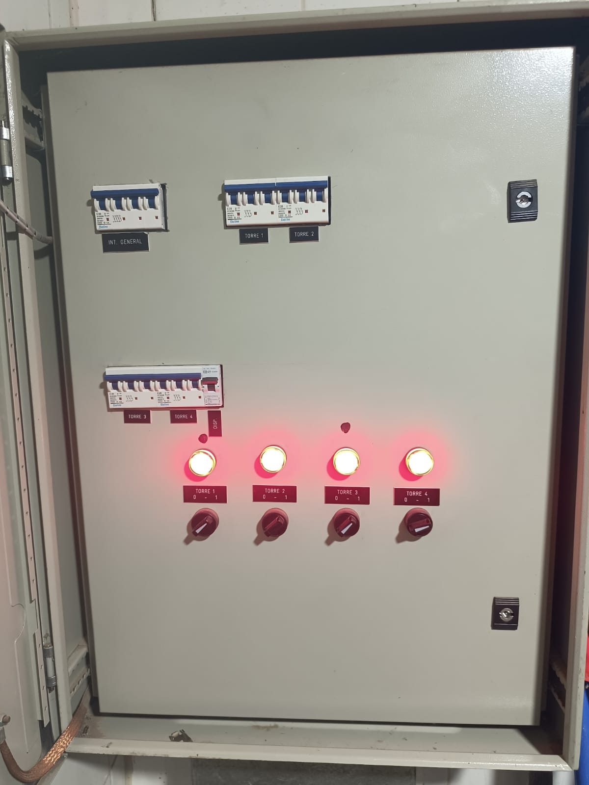 Tablero eléctrico de control del proyecto de Machalí